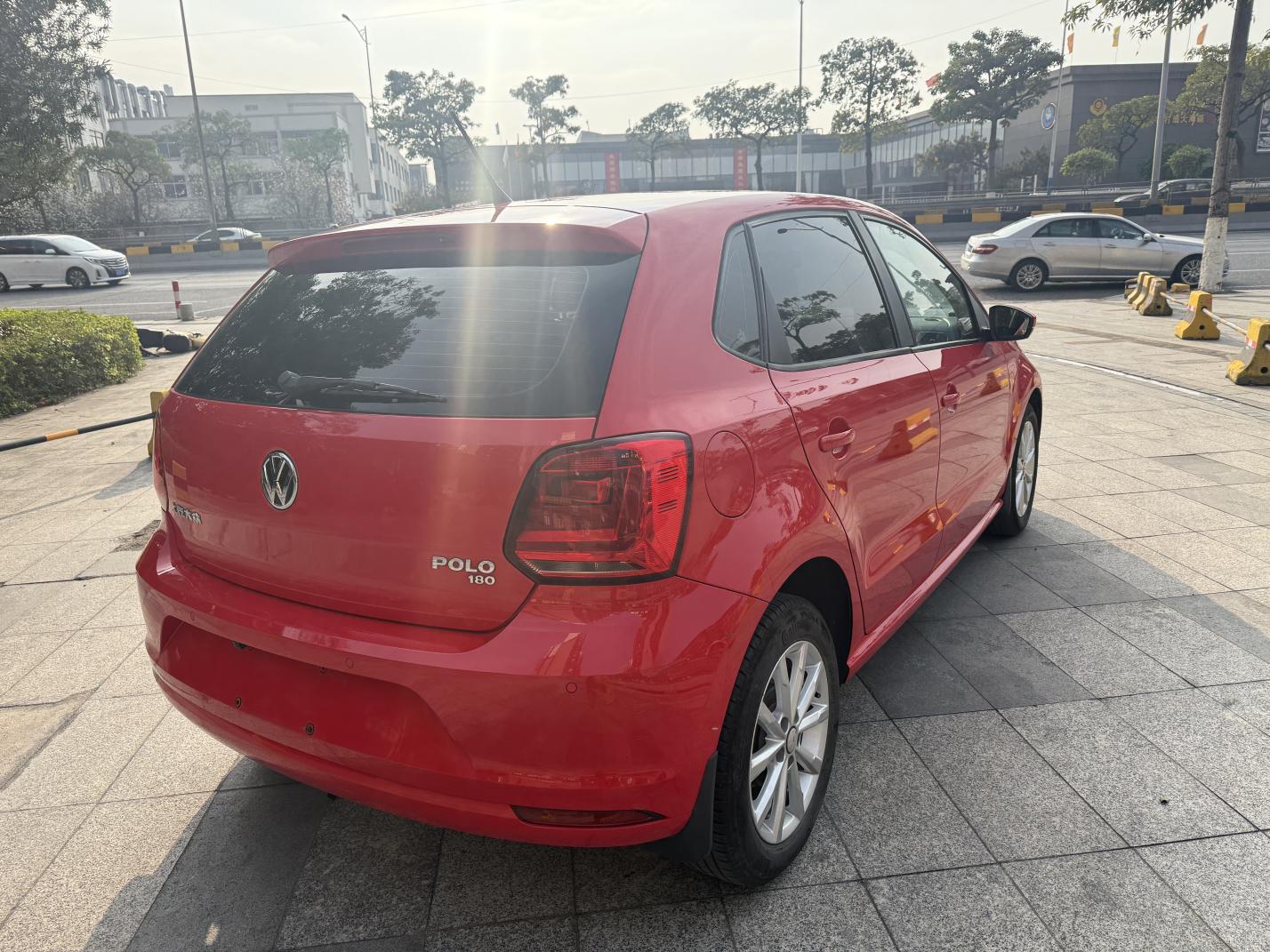 Volkswagen Polo 2018 thumb 4