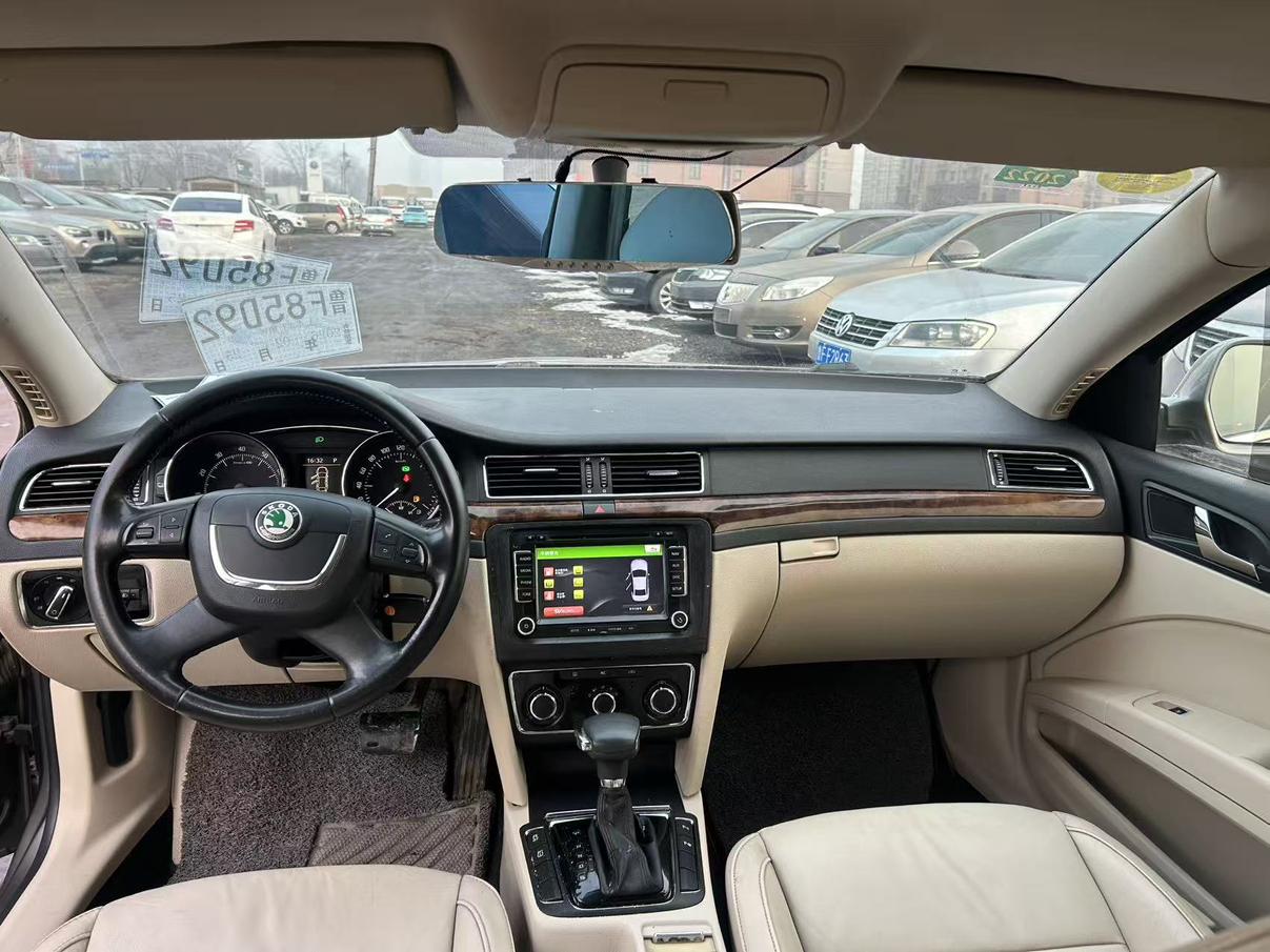 Skoda Octavia 2013 thumb 5