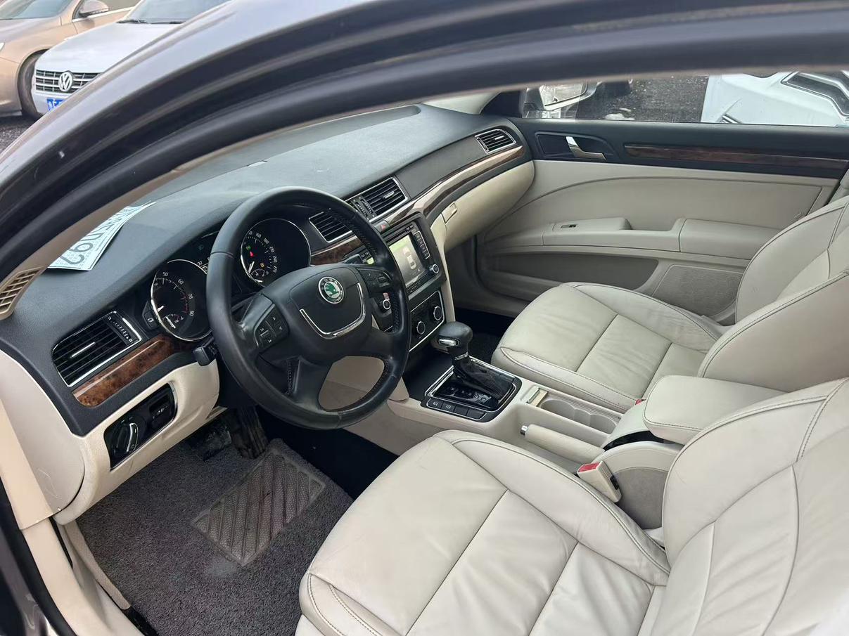 Skoda Octavia 2013 thumb 6
