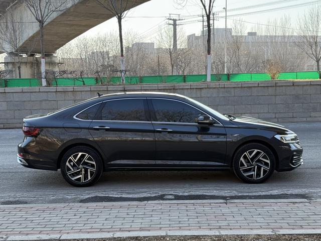 Volkswagen Sagitar 2023 thumb 2