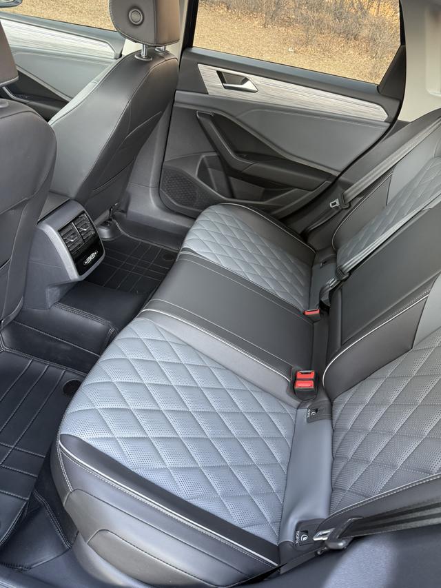 Volkswagen Sagitar 2023 thumb 10