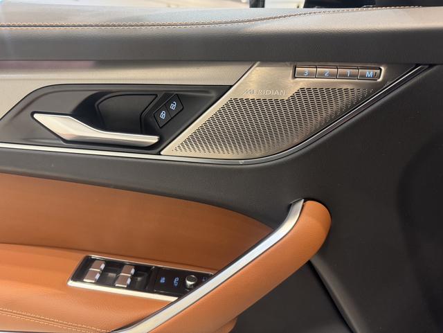Jaguar F-Pace 2025 thumb 4