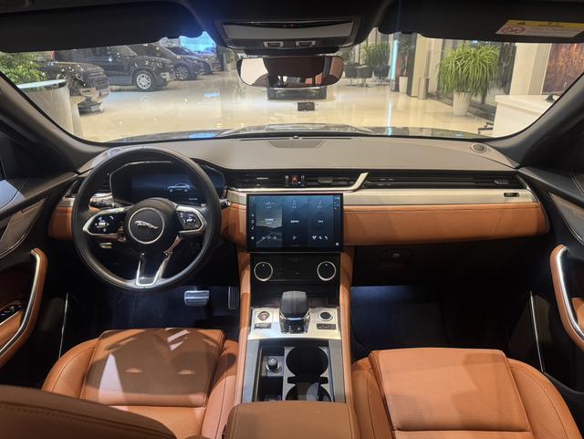 Jaguar F-Pace 2025 thumb 8