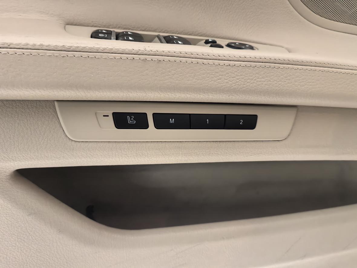 BMW 7 серии 2012 thumb 11
