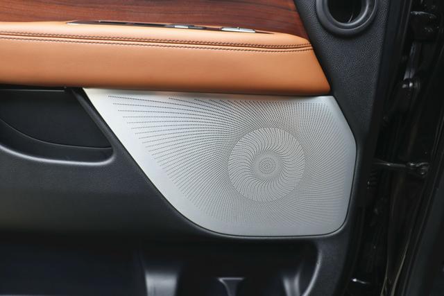 Lincoln Nautilus 2020 thumb 9