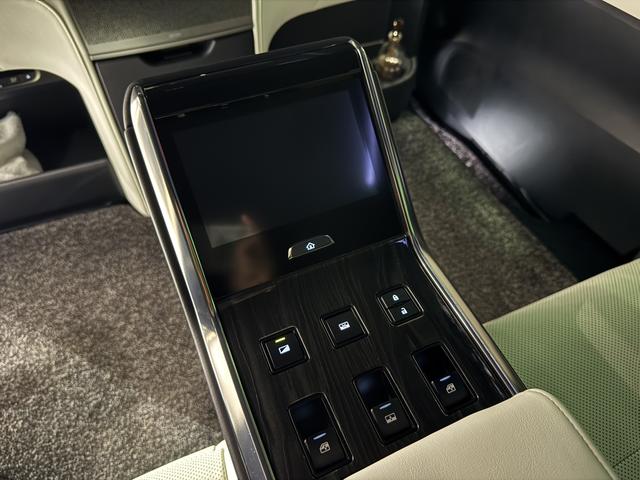 Lexus LM 2020 thumb 4