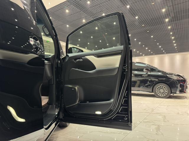 Lexus LM 2020 thumb 10