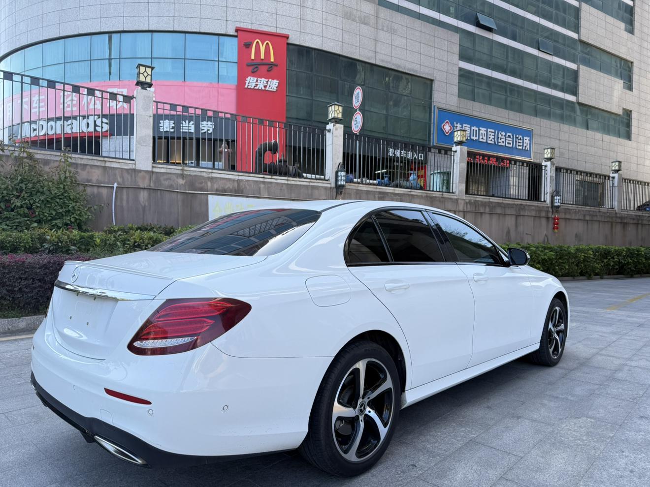 Mercedes-Benz E-Class 2018 thumb 5