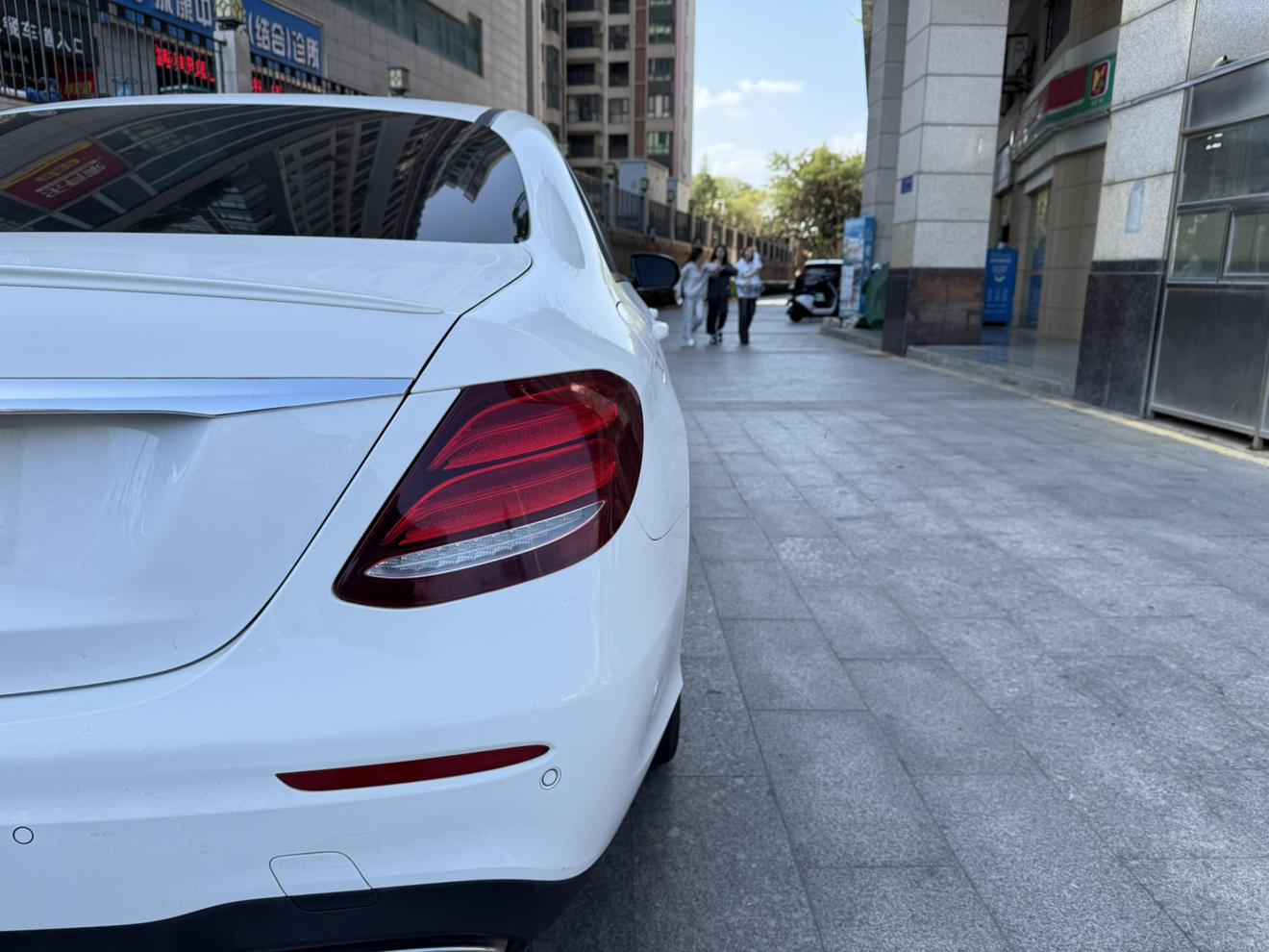 Mercedes-Benz E-Class 2018 thumb 7