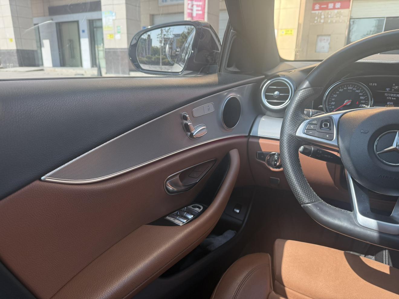 Mercedes-Benz E-Class 2018 thumb 12