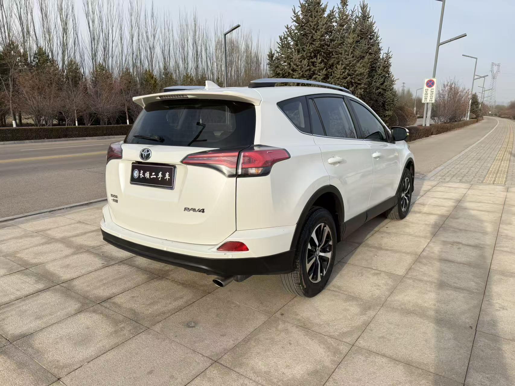 Toyota RAV4 2018 thumb 4