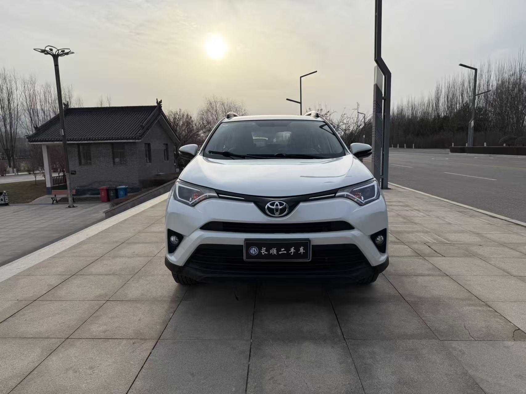 Toyota RAV4 2018 thumb 9