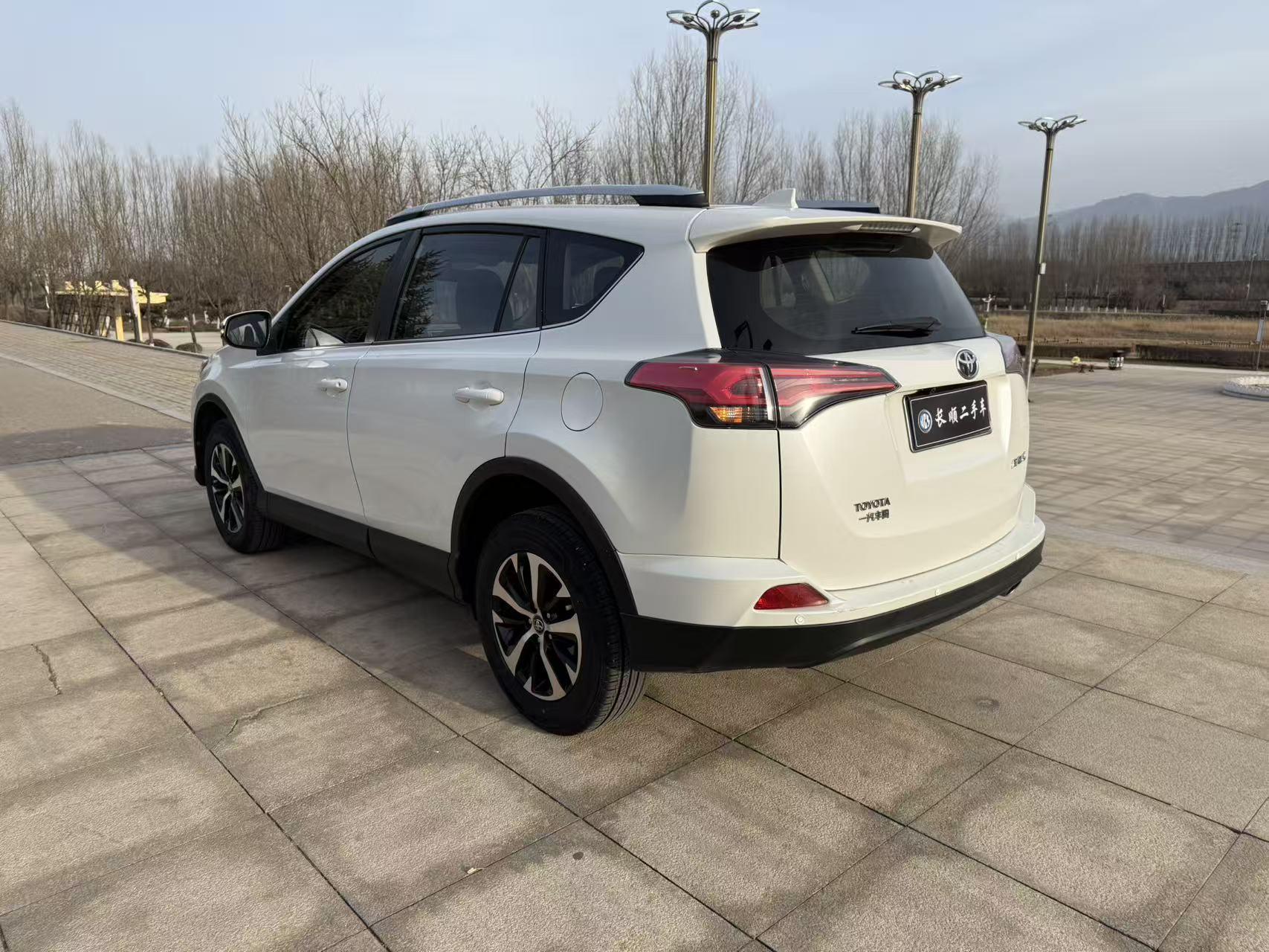Toyota RAV4 2018 thumb 11