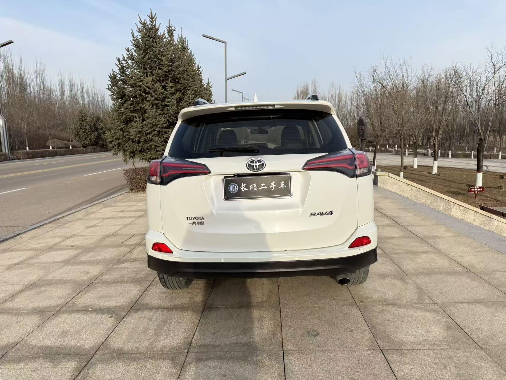 Toyota RAV4 2018 thumb 12