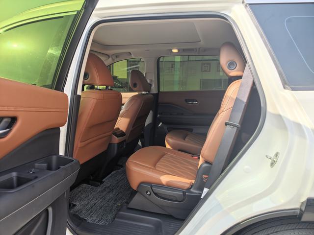 Nissan Pathfinder 2024 thumb 2