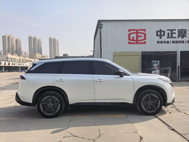 Nissan Pathfinder 2024 thumb 7