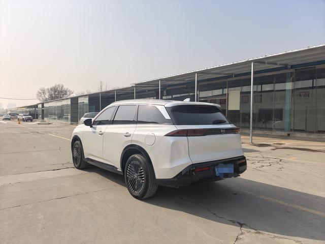 Nissan Pathfinder 2024 thumb 9