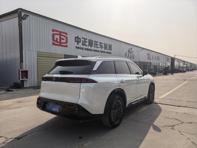 Nissan Pathfinder 2024 thumb 11