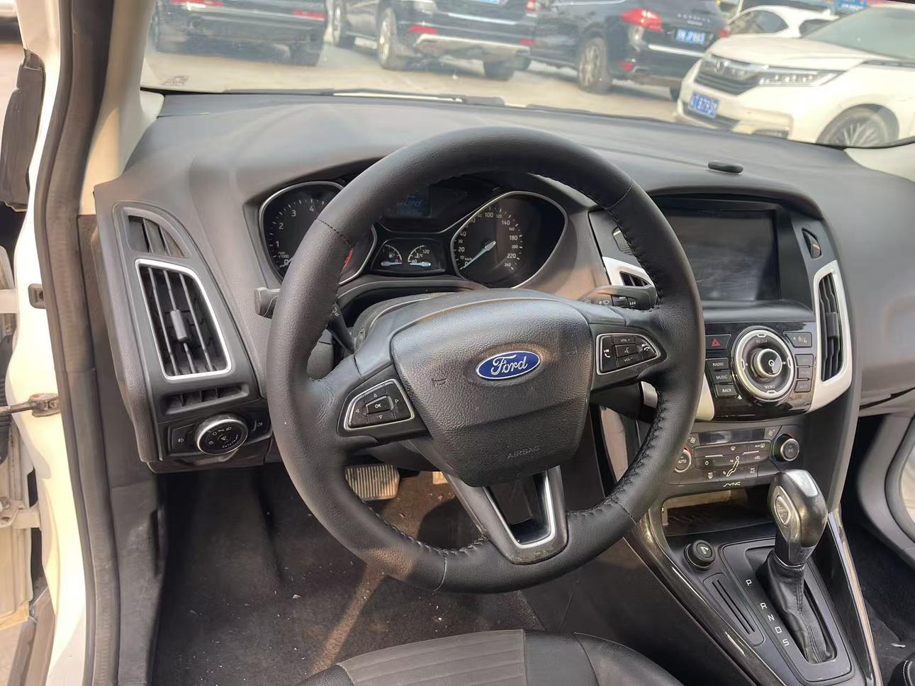 Ford Focus ST 2015 thumb 4