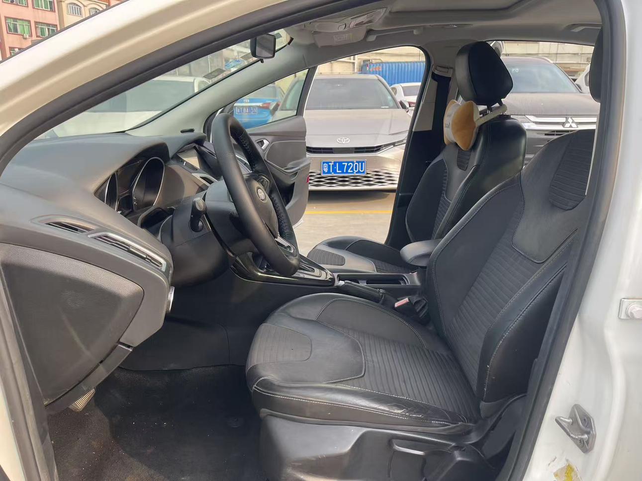 Ford Focus ST 2015 thumb 5