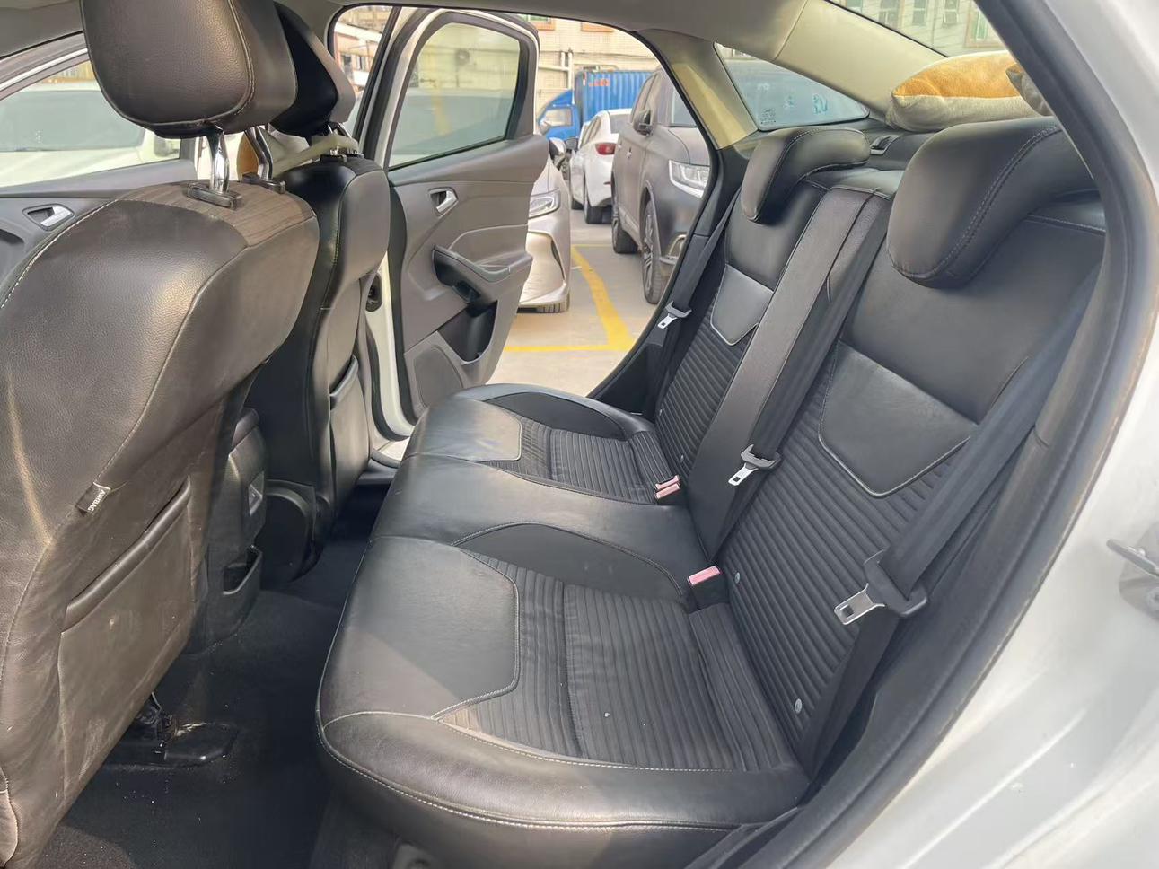 Ford Focus ST 2015 thumb 7