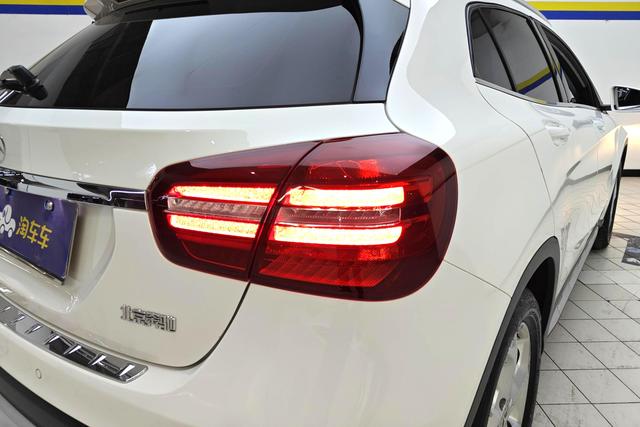 Mercedes-Benz GLA 2018 thumb 6