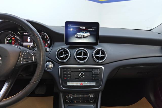 Mercedes-Benz GLA 2018 thumb 9