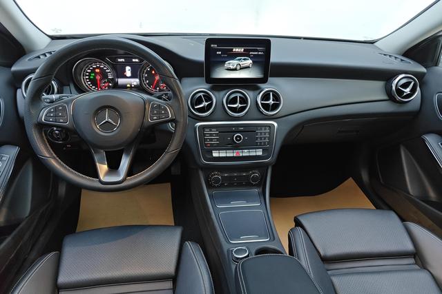Mercedes-Benz GLA 2018 thumb 10