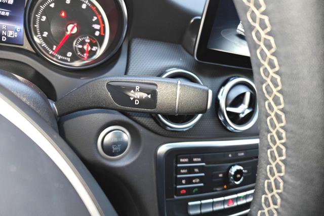 Mercedes-Benz GLA 2018 thumb 12