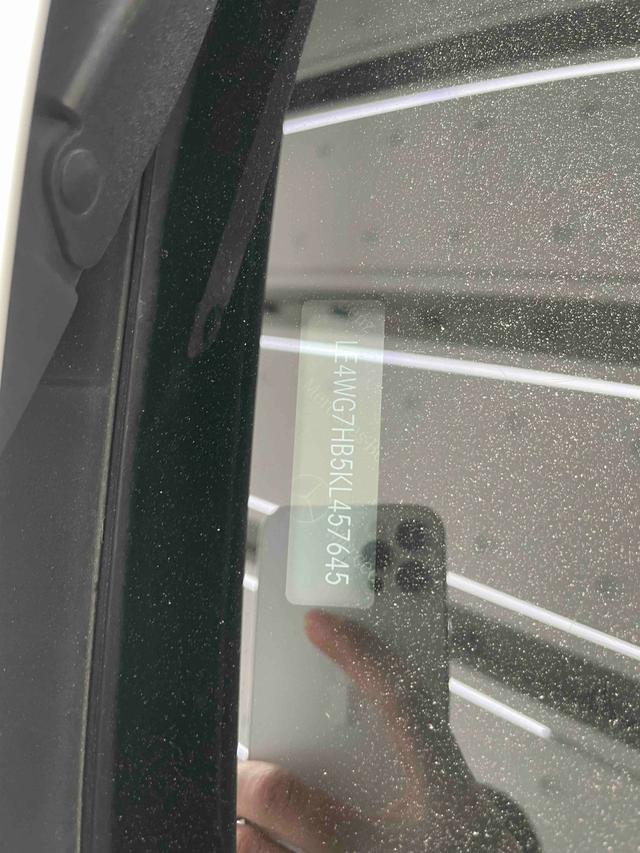 Mercedes-Benz C-Class 2019 thumb 9
