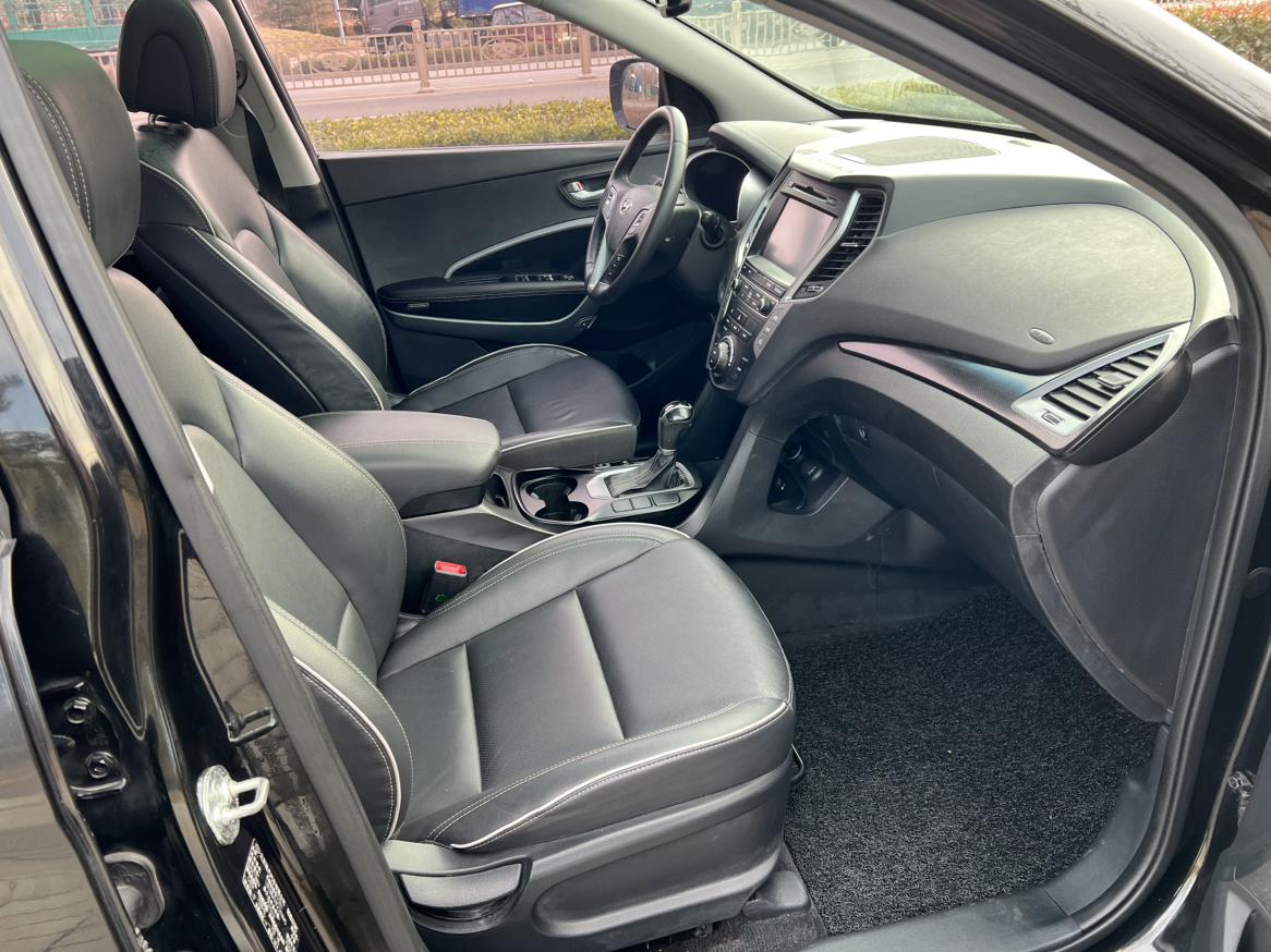 Hyundai Santa Fe 2017 thumb 8