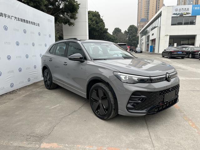 Volkswagen Tiguan 2024 thumb 2
