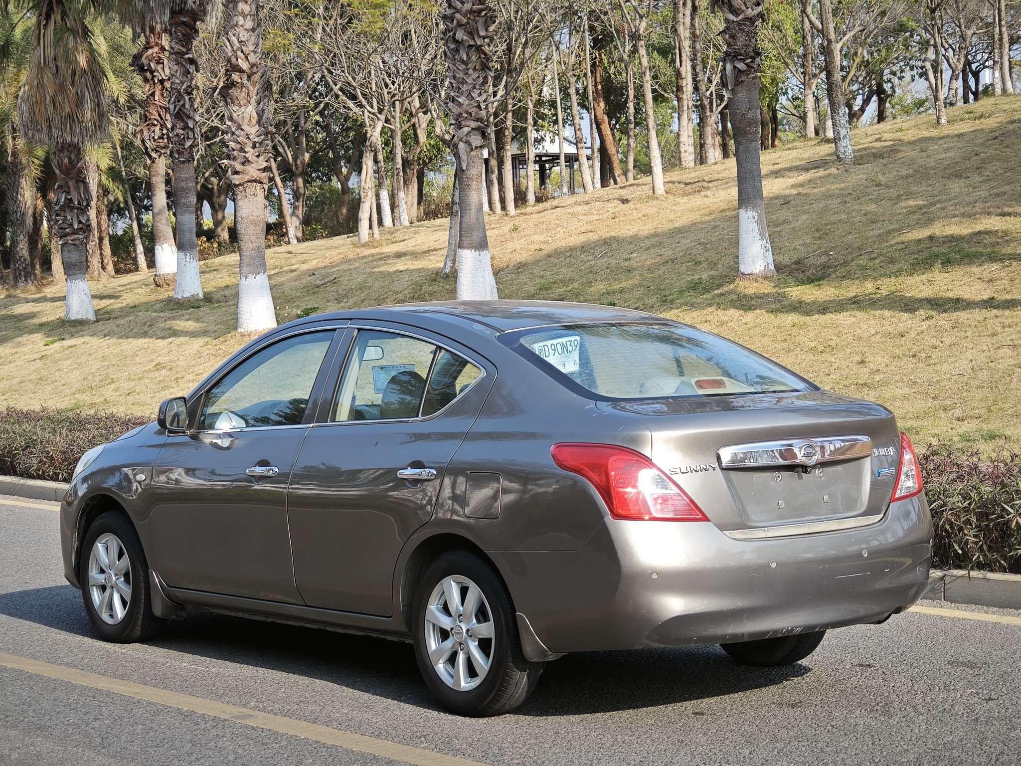 Nissan Sunny 2014 thumb 2