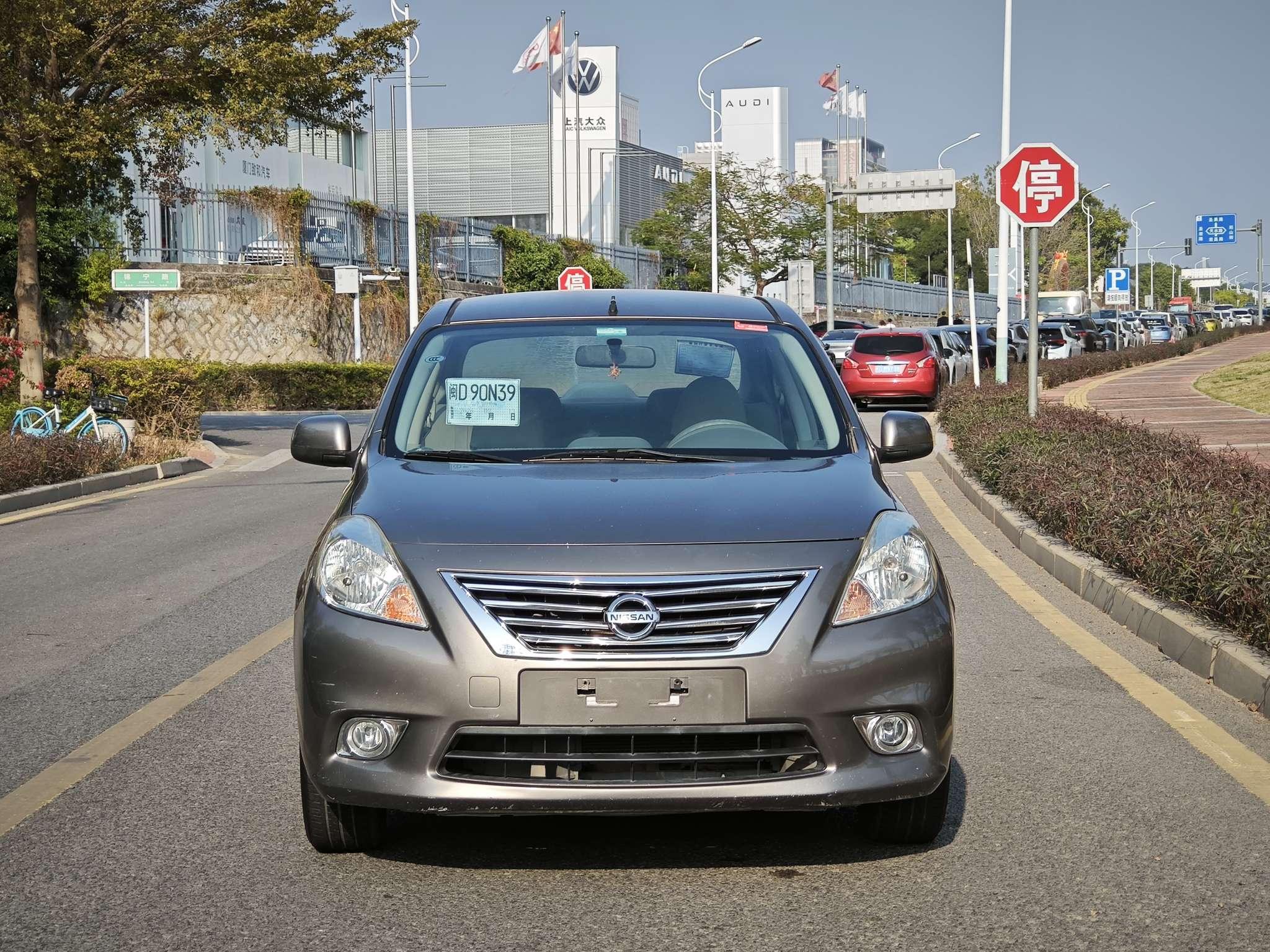 Nissan Sunny 2014 thumb 4