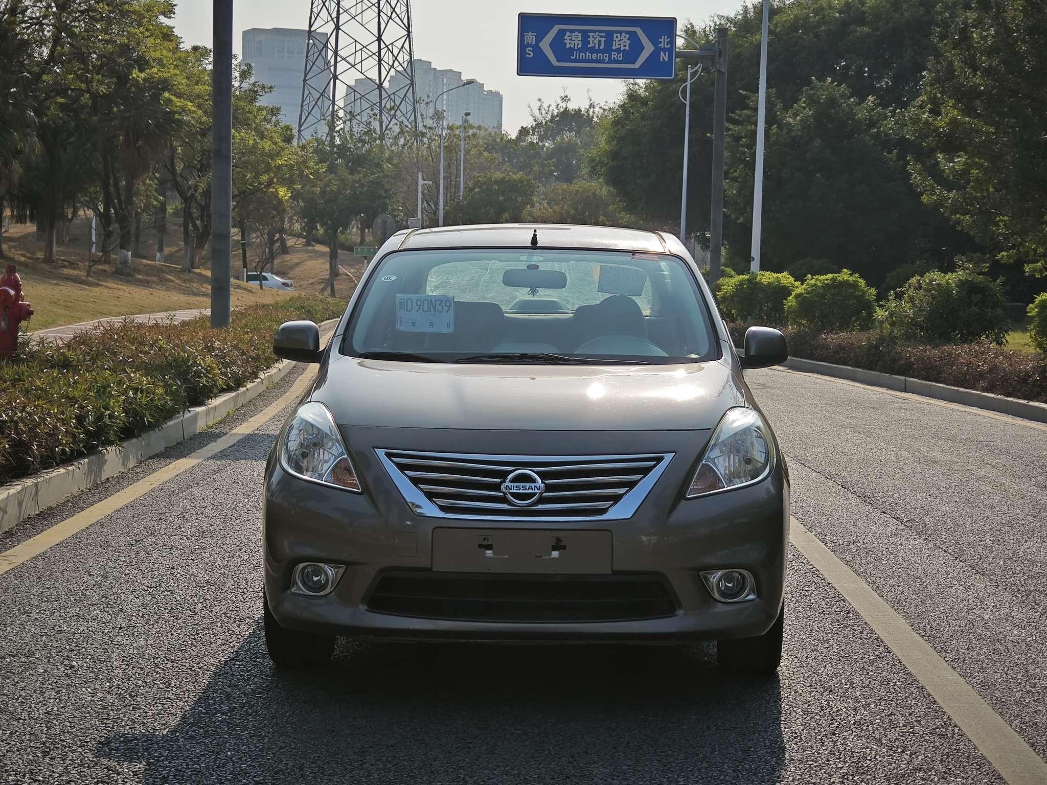 Nissan Sunny 2014 thumb 9
