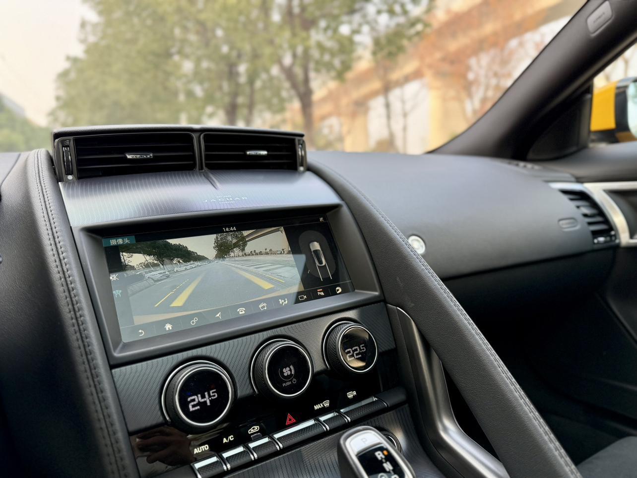 Jaguar F-Type 2020 thumb 10