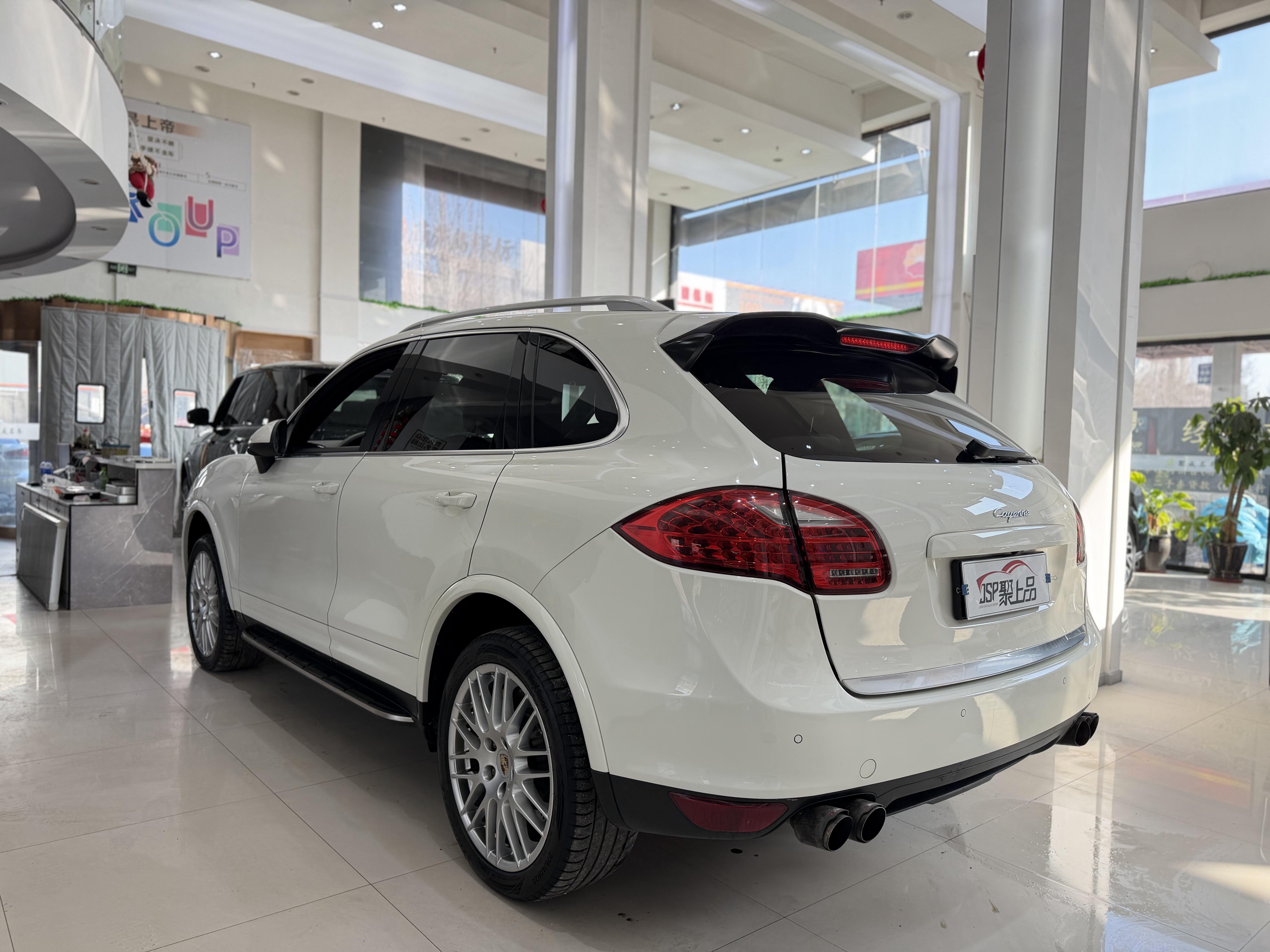Porsche Cayenne 2012 thumb 2