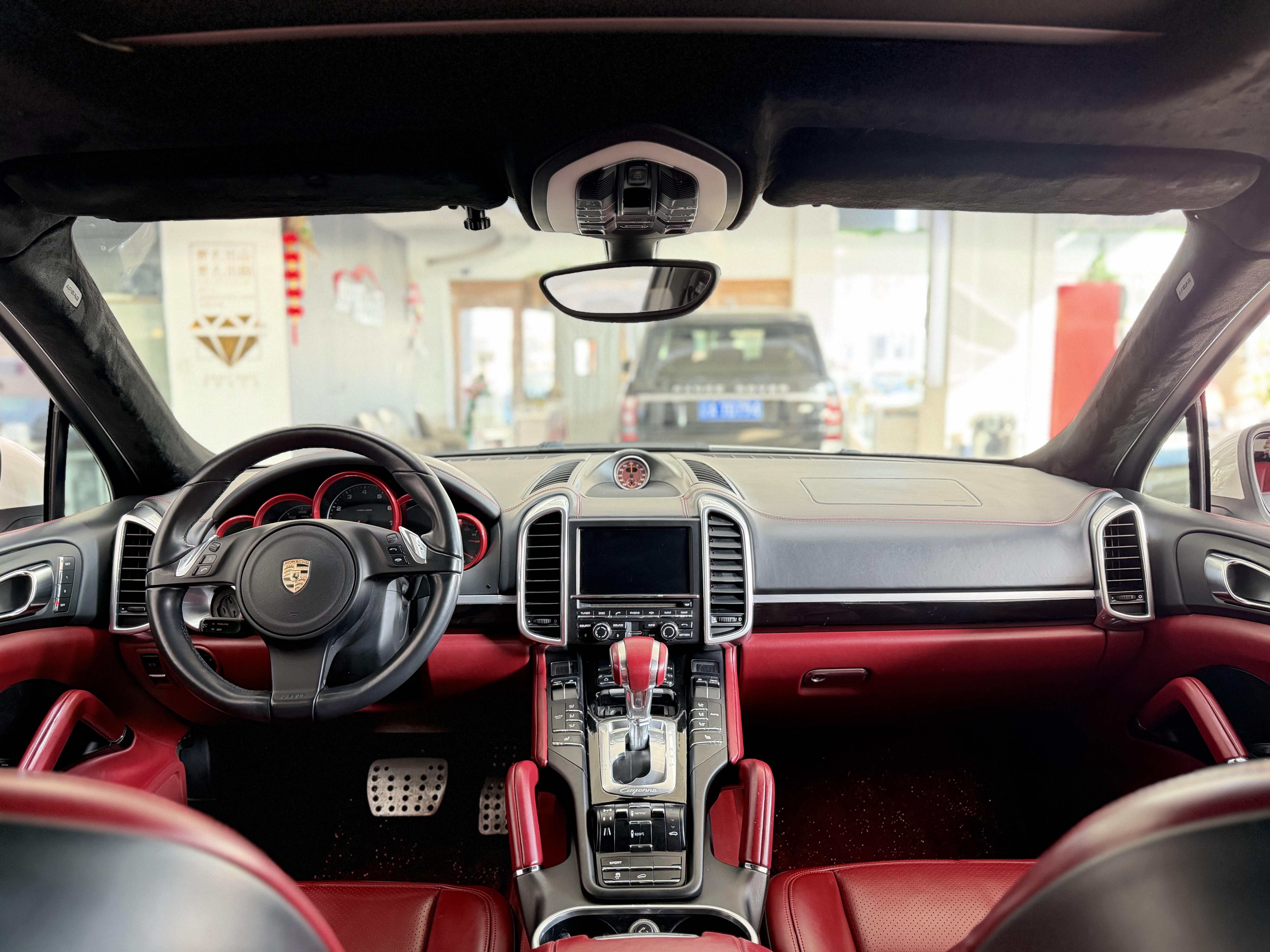 Porsche Cayenne 2012 thumb 10