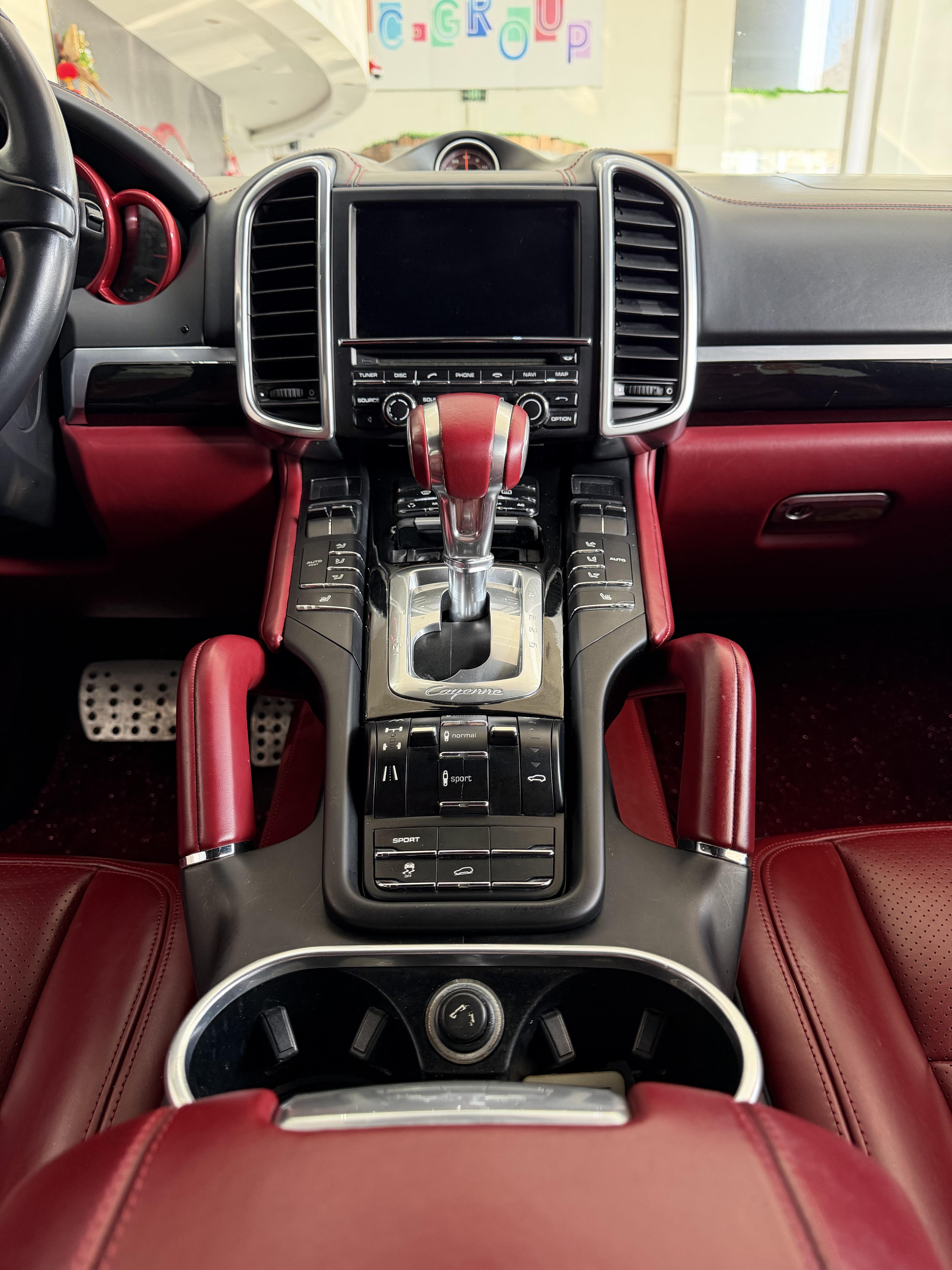 Porsche Cayenne 2012 thumb 11