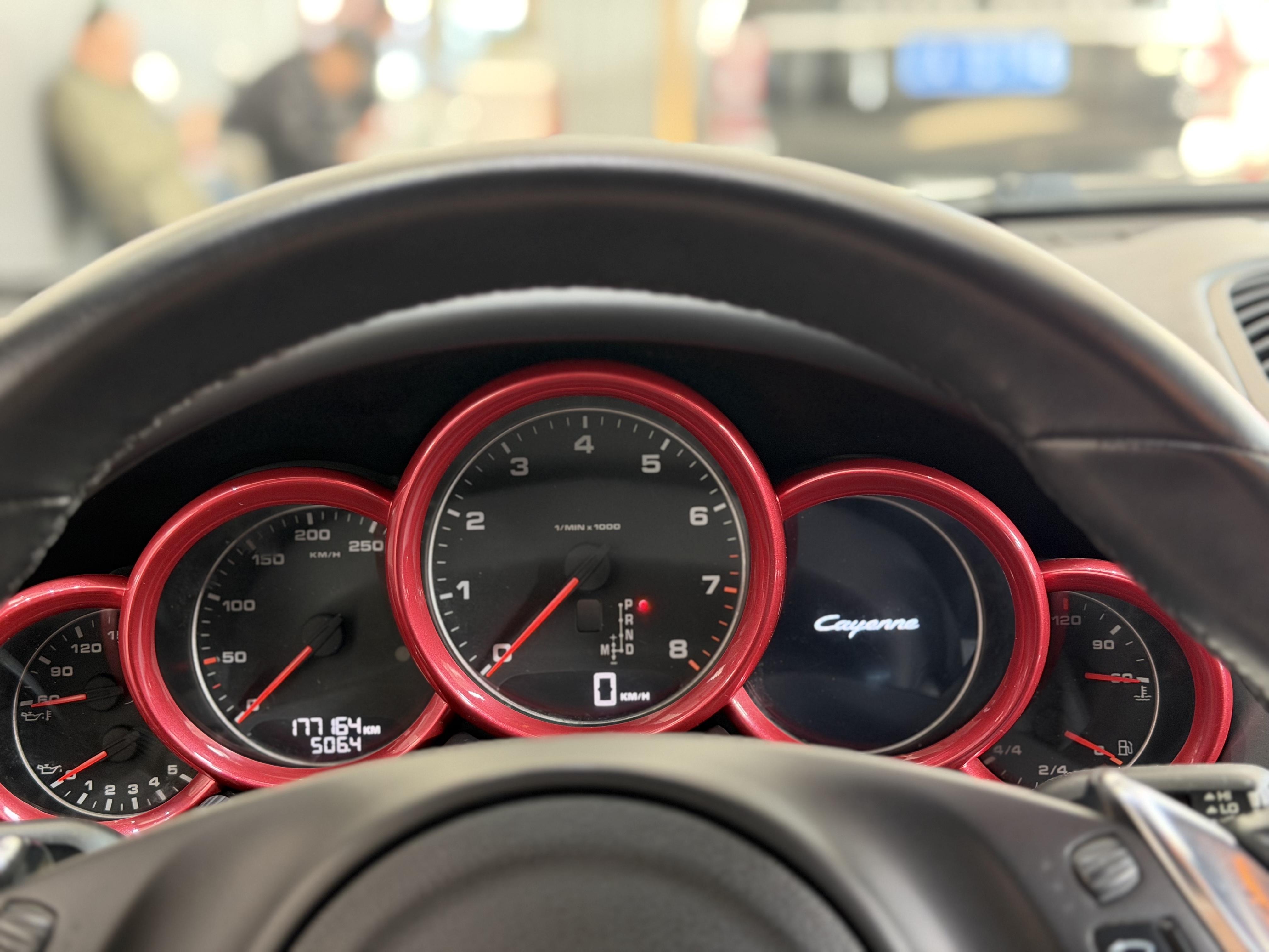 Porsche Cayenne 2012 thumb 12