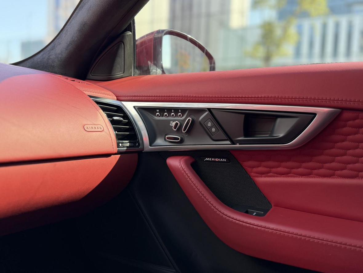 Jaguar F-Type 2023 thumb 9