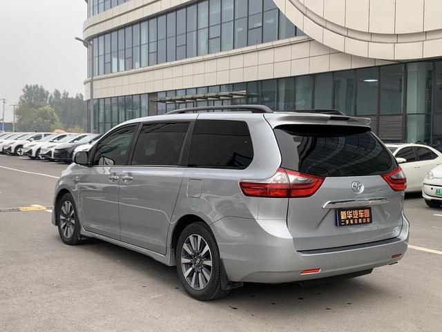 Toyota Sienna 2019 thumb 3