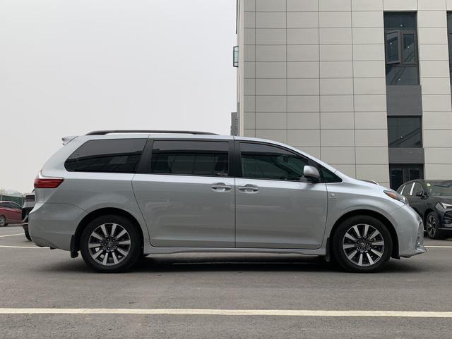 Toyota Sienna 2019 thumb 4