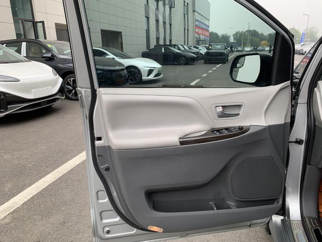 Toyota Sienna 2019 thumb 5