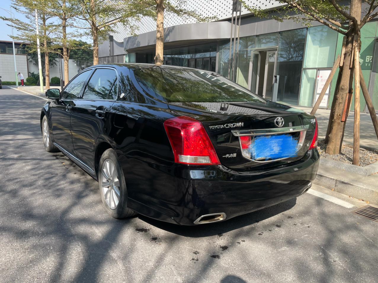 Toyota Crown 2010 thumb 3