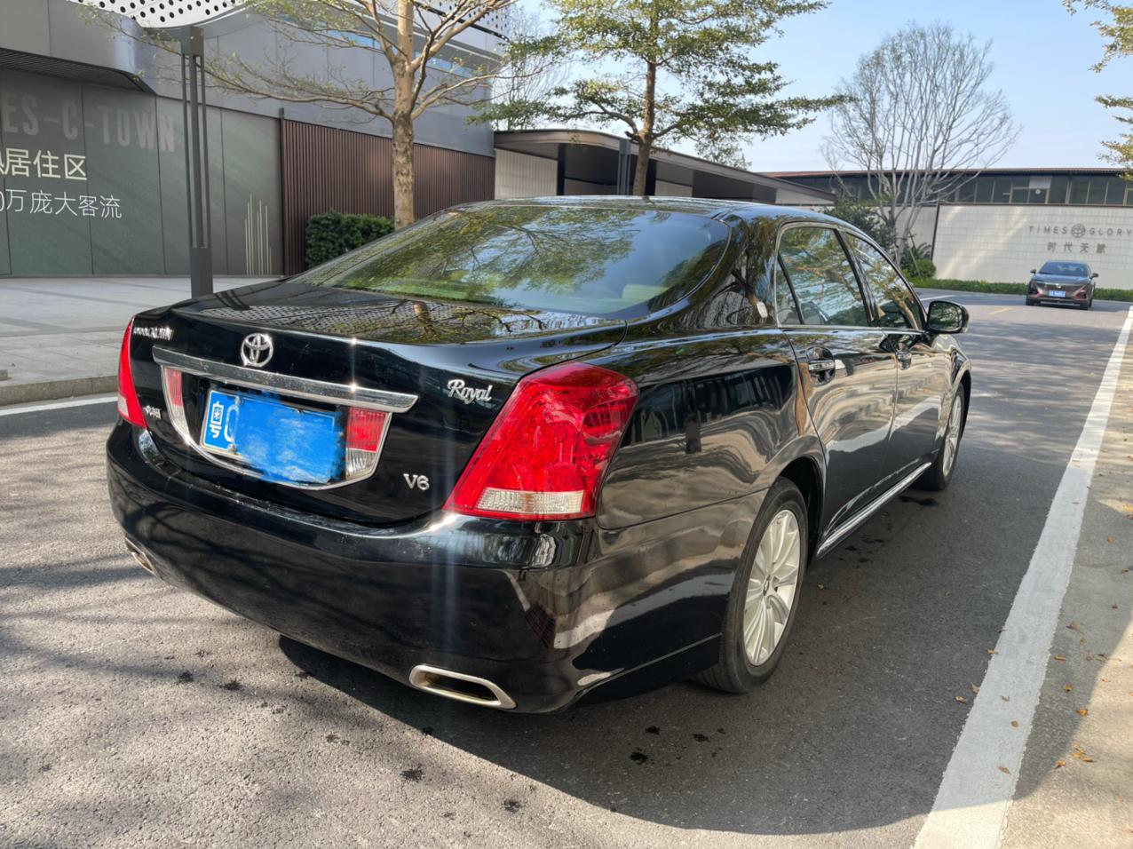Toyota Crown 2010 thumb 5