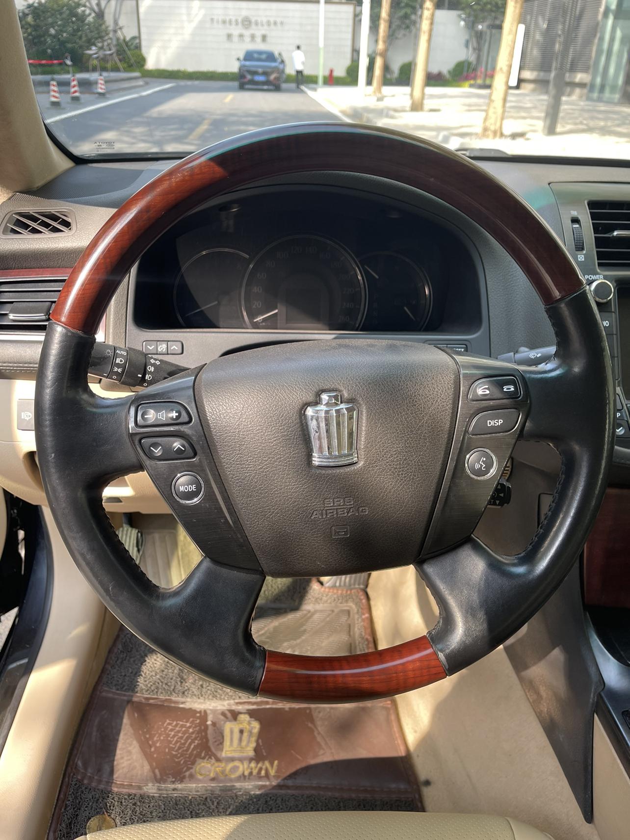 Toyota Crown 2010 thumb 6