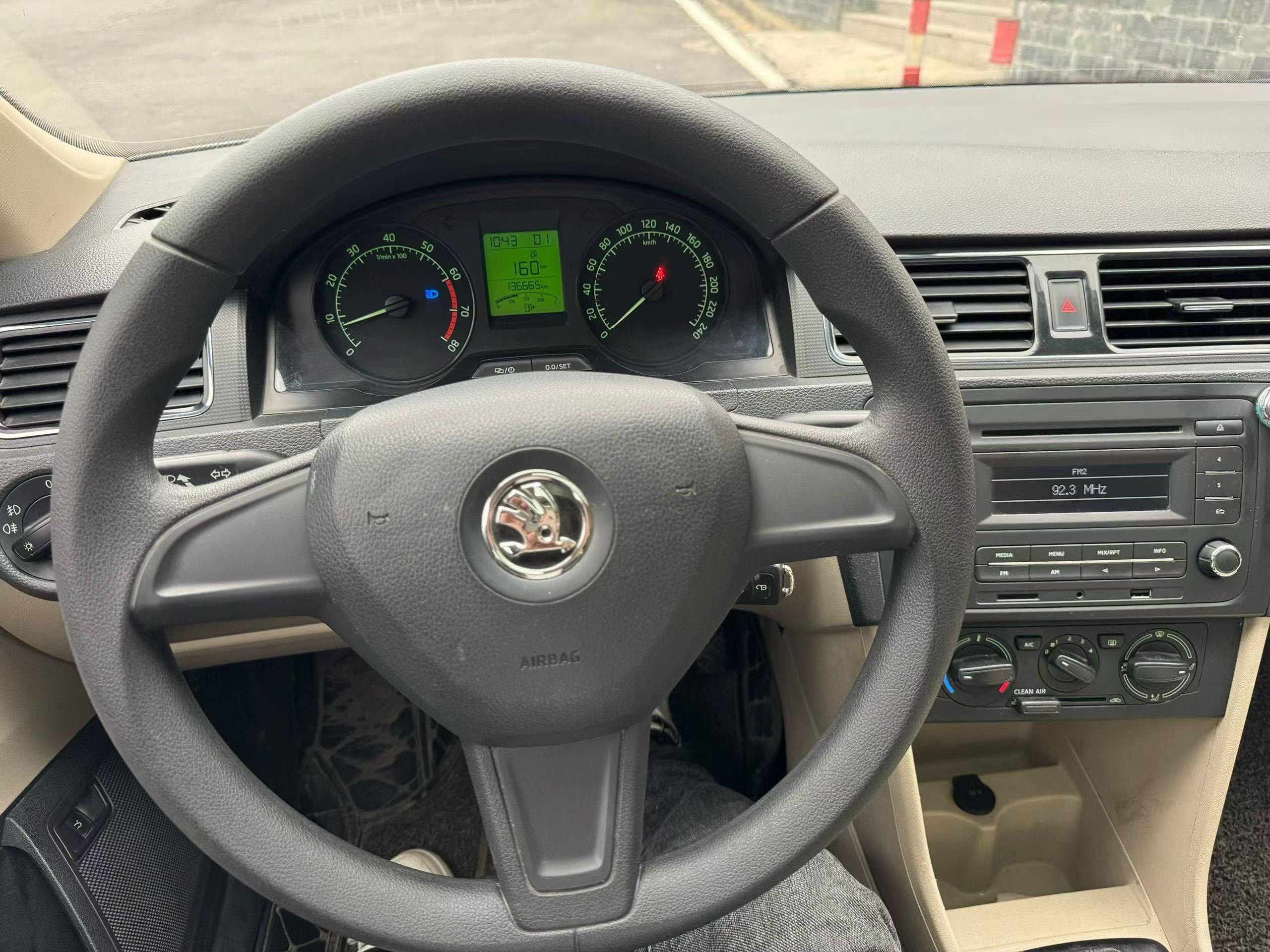 Skoda Rapid 2017 thumb 5