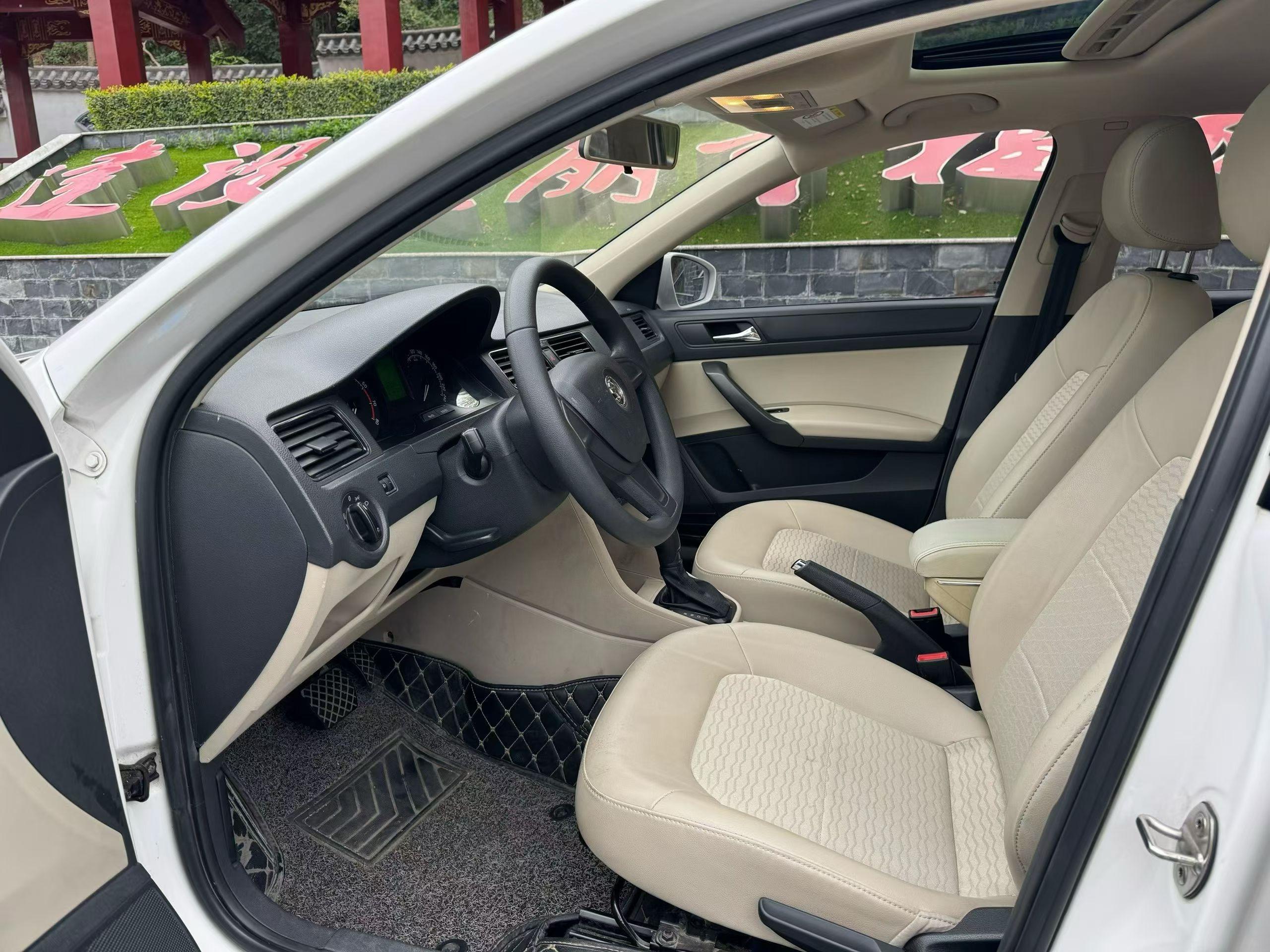 Skoda Rapid 2017 thumb 6