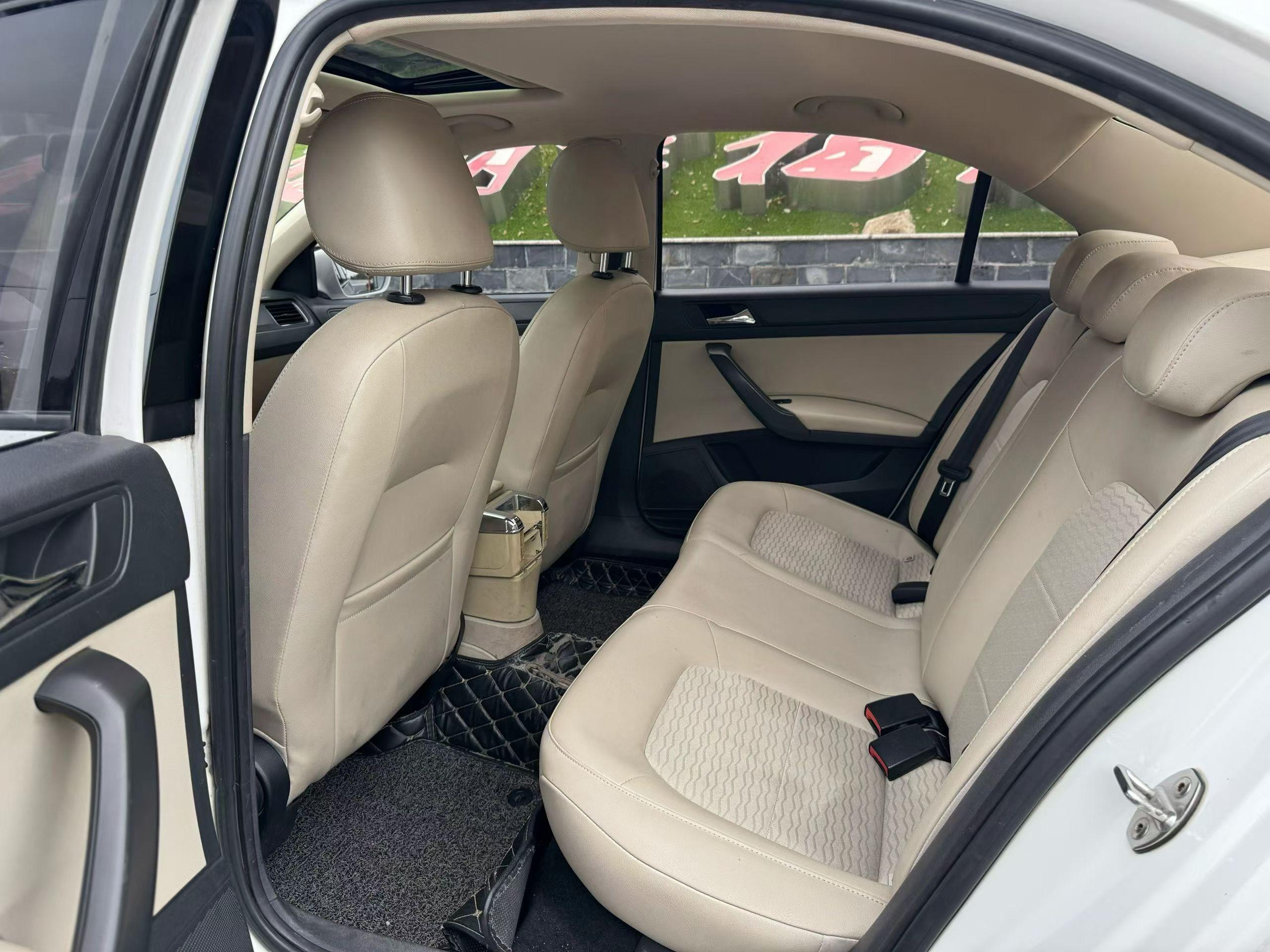Skoda Rapid 2017 thumb 7